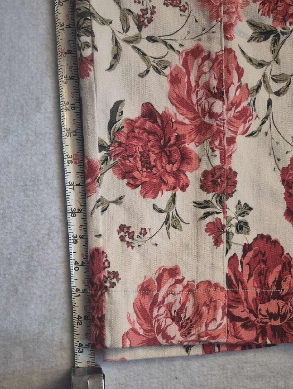 Women Ava & Viv Cream Floral Print Jeans with Red Roses - Picture 9 of 9